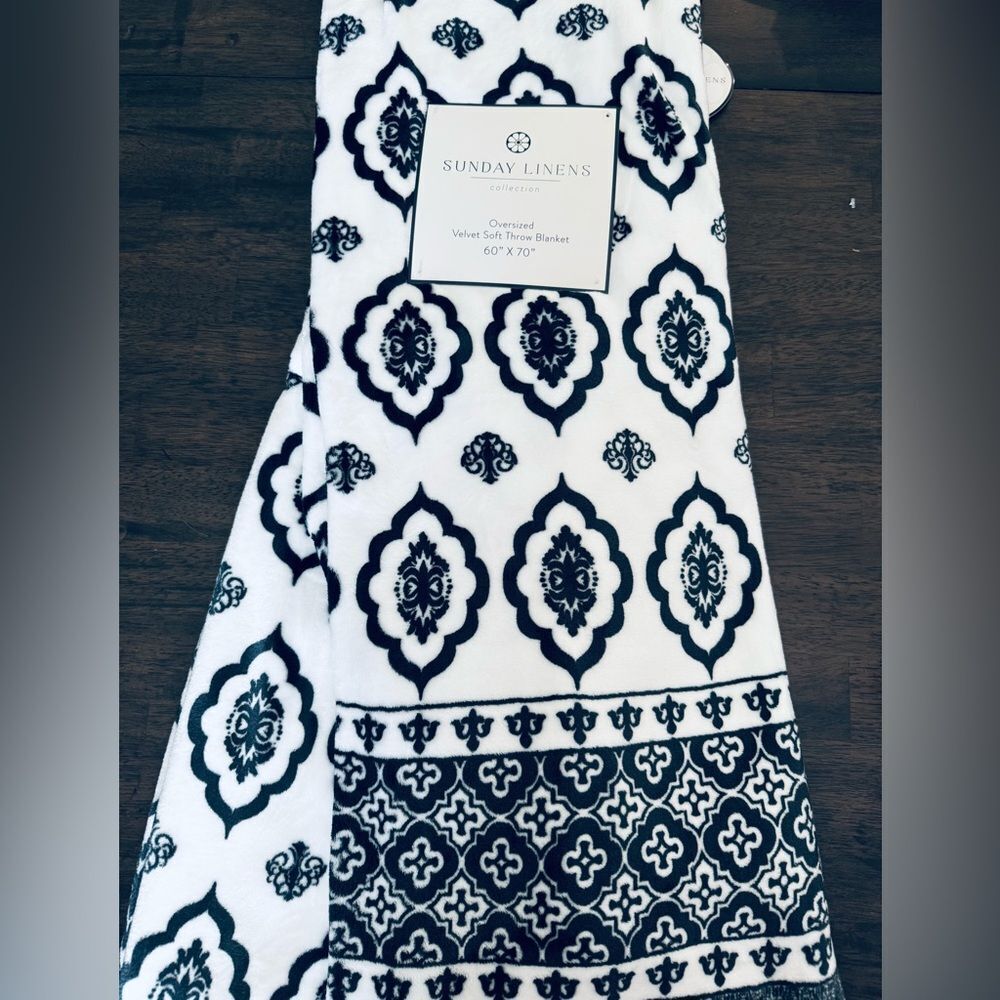 Plush Throw Blanket Black & White Print Fall Halloween Goth Damask Design